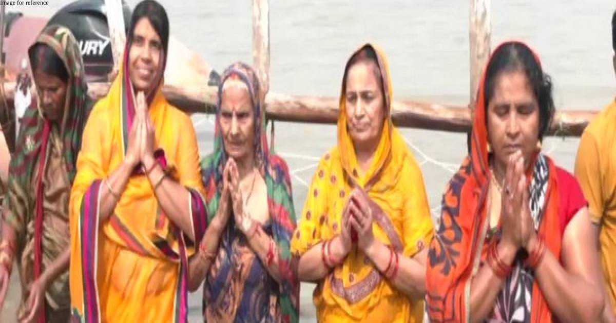 Chhath Puja 2022 Day 2: Preparations in full swing by devotees on 'Kharna'